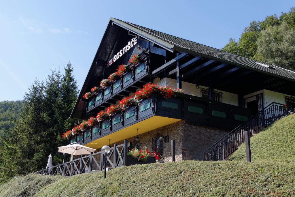 Pod Orehi Guest House Loce pri Poljcanah Exterior photo