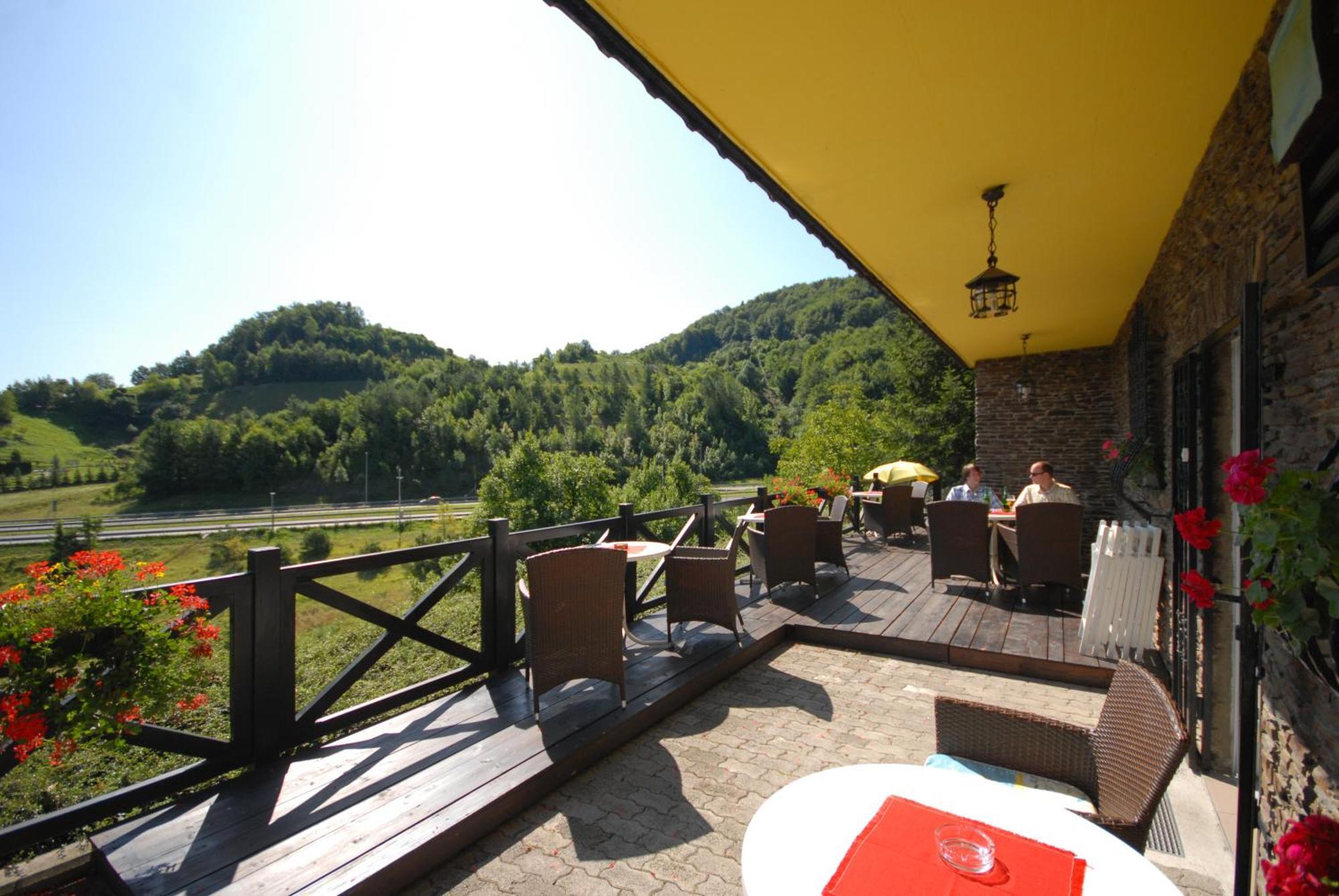 Pod Orehi Guest House Loce pri Poljcanah Exterior photo