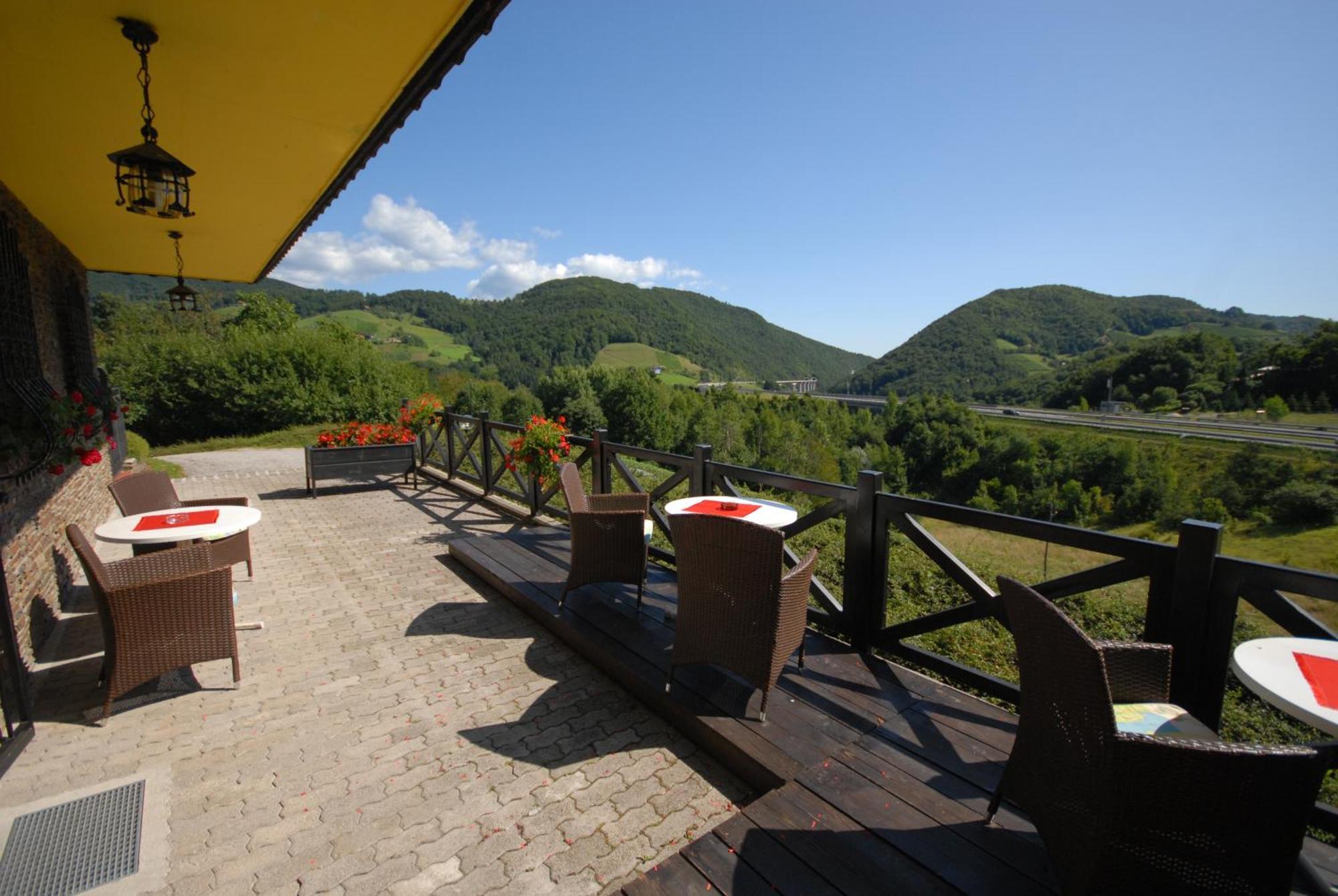 Pod Orehi Guest House Loce pri Poljcanah Exterior photo