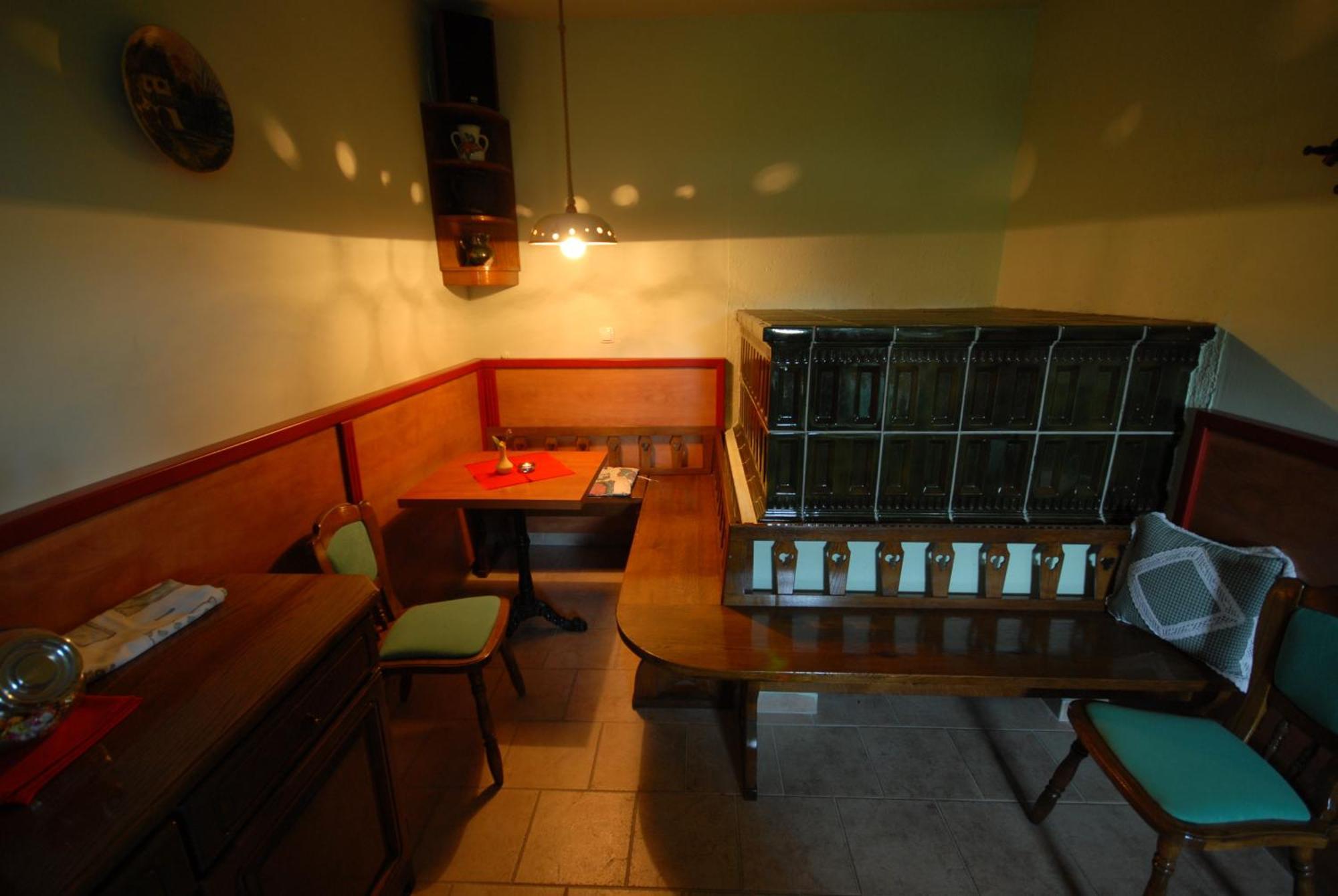 Pod Orehi Guest House Loce pri Poljcanah Exterior photo