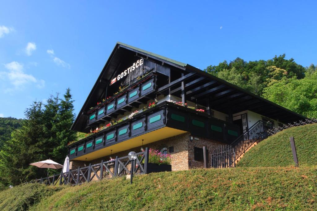 Pod Orehi Guest House Loce pri Poljcanah Exterior photo