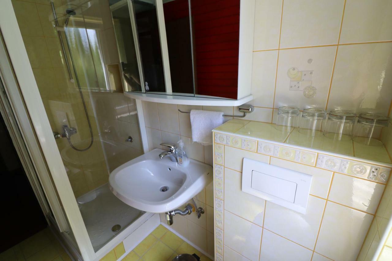 Pod Orehi Guest House Loce pri Poljcanah Exterior photo